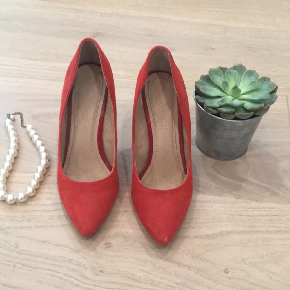Colin Stuart • Classic Red Suede Pointed Toe Pumps